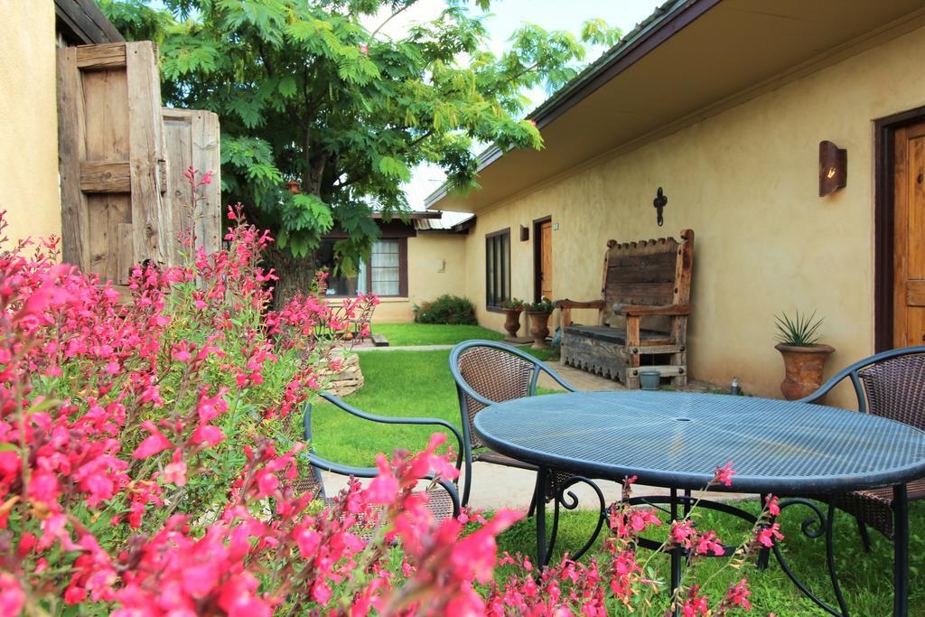 Inn The Maverick 2*
