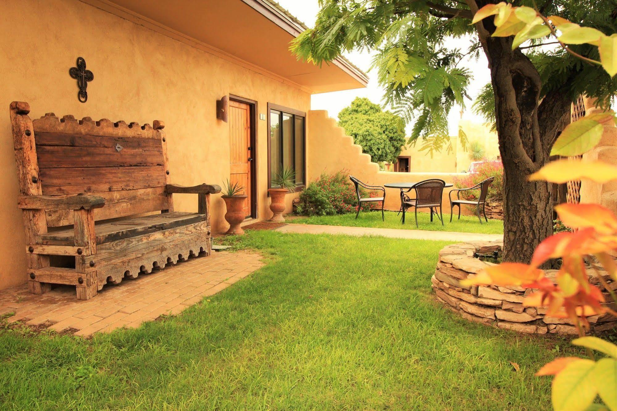 The Maverick Inn 2*