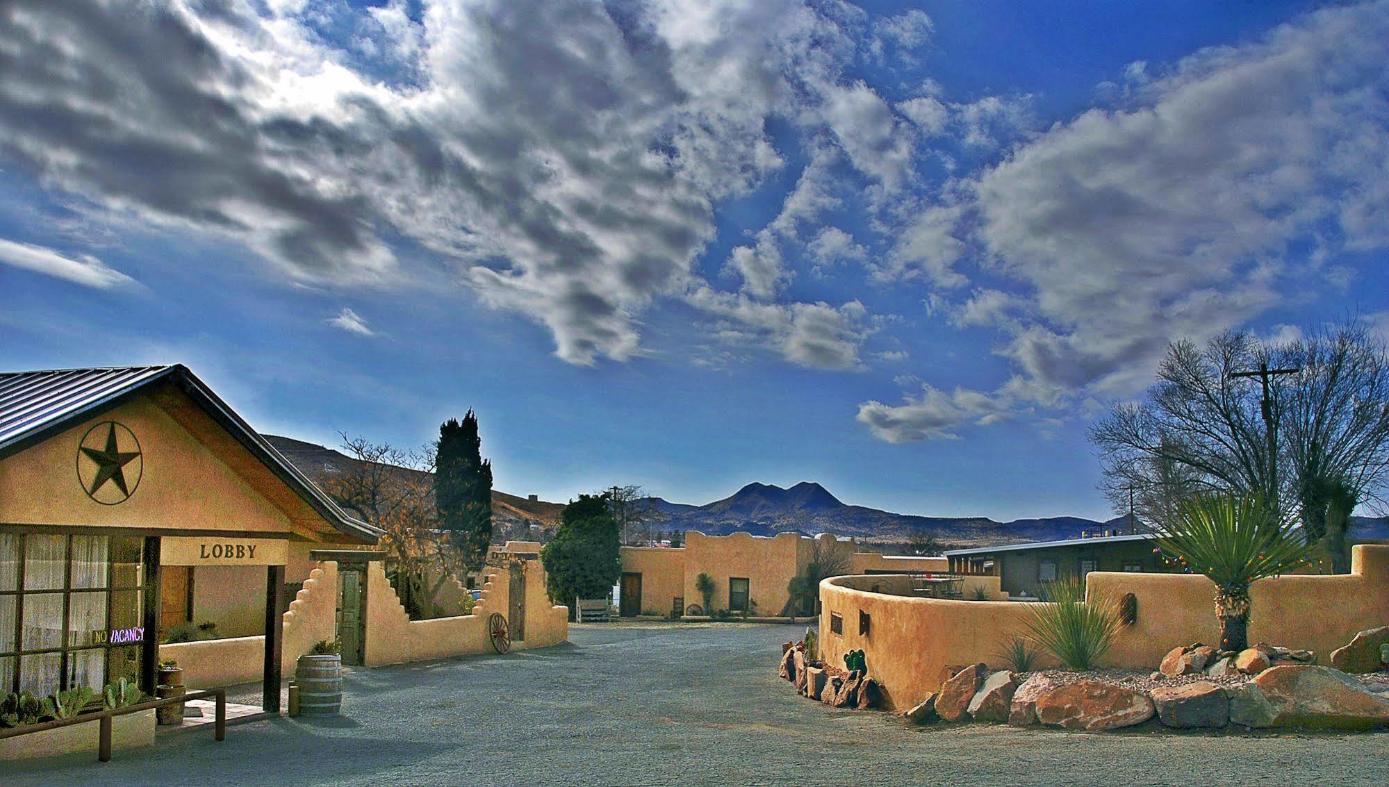 Inn The Maverick 2*