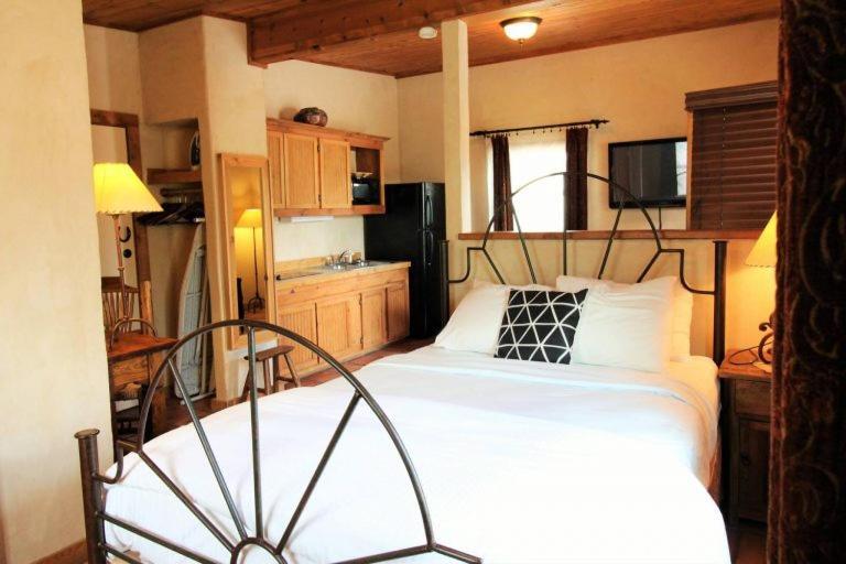 Inn The Maverick 2*